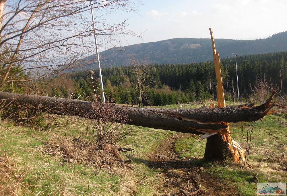 Na kolo opět až za touto přírodní překážkou