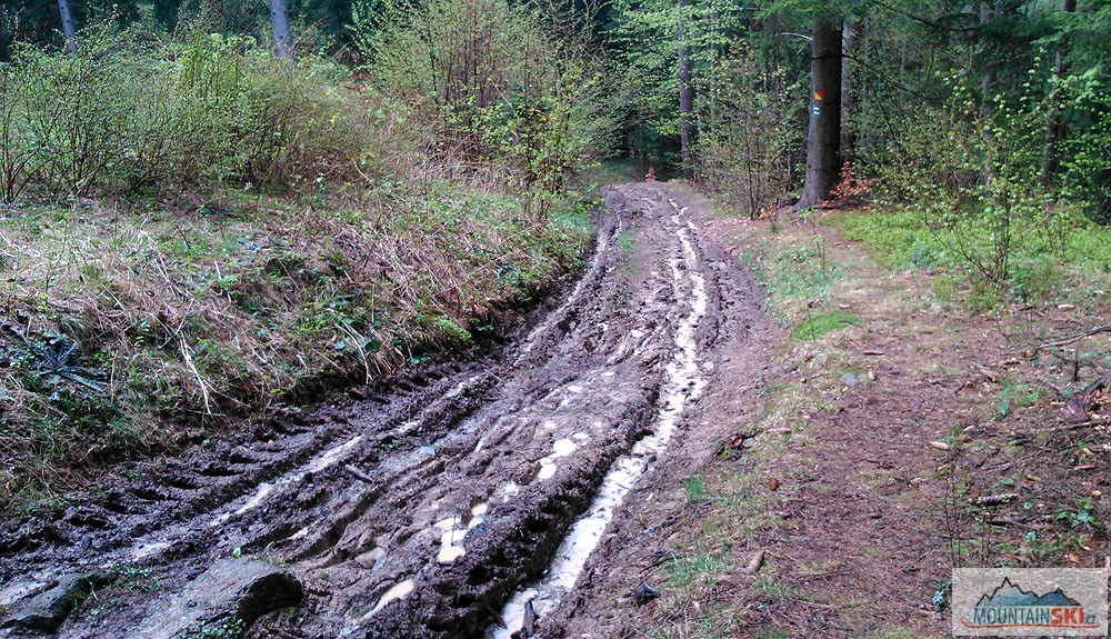 Modrá turistická značka z rozcestí Radošov do Zděchova – paráda!
