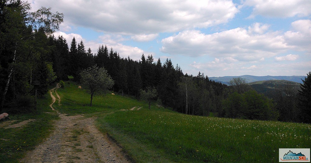 Benešky – doprava vede sjezd do Miloňova