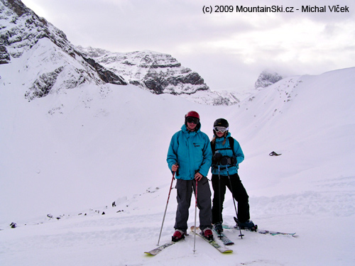 Já a Verča v pozadí v mracích Wildstrubel 3244 m