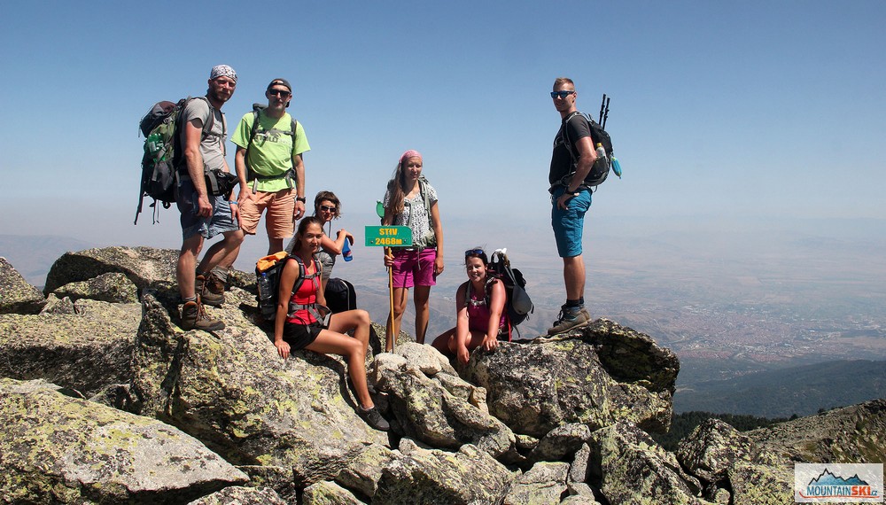 Stiv (2485 m) – odtud začíná nejzajímavější část Rocky trail do lyžařského střediska