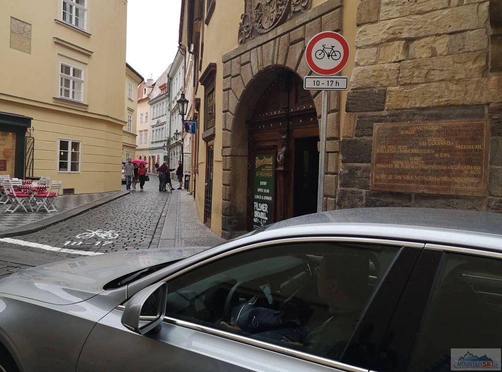 Copak za dopravní obsluhu je tento pán?