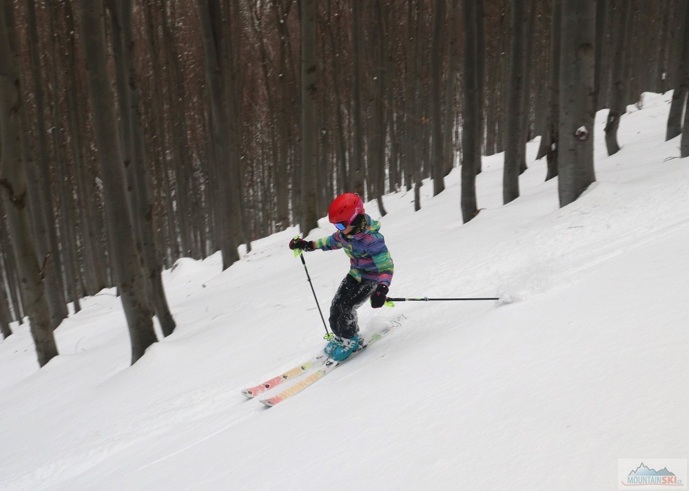 Na lyžích Skialp nad Hrobem – Lusti v beskydském lese