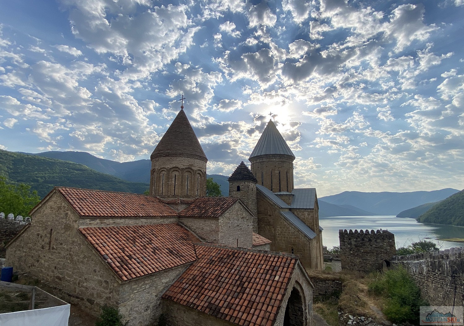 Cestou na Kazbek se zastavujeme u pevnosti Annanuri
