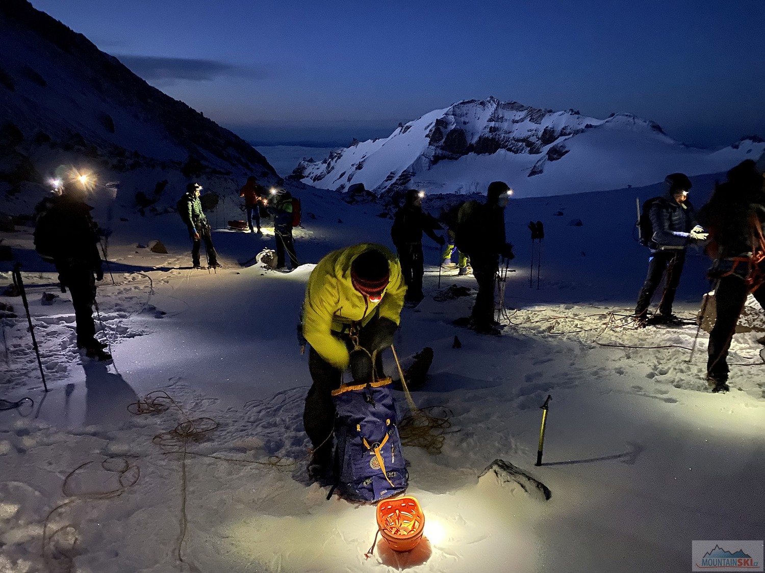 V noci vyrážíme na vrcholový pokus o Kazbek