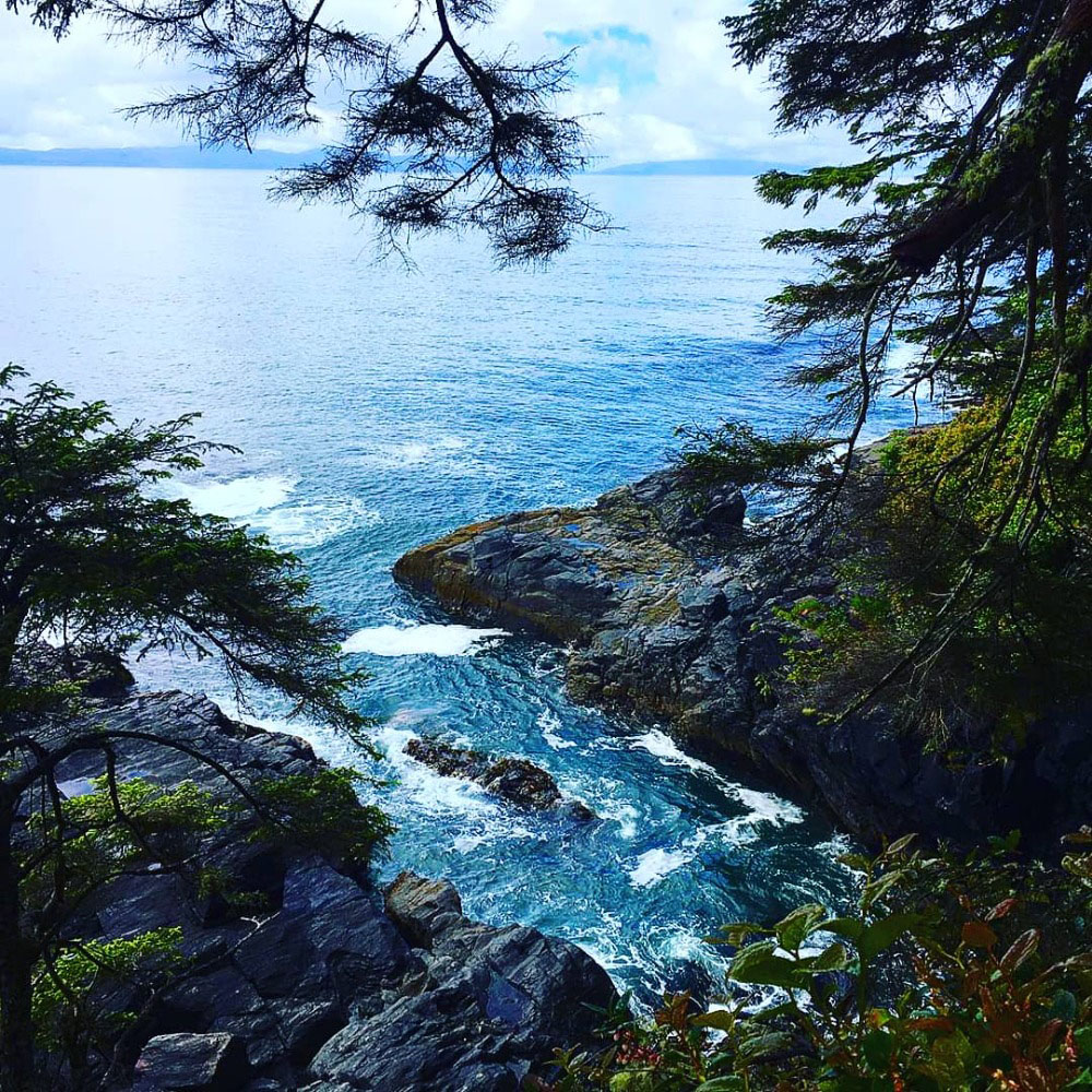 Pobřežní trail Juan de Fuca se vyznačuje parádnímí výhledy