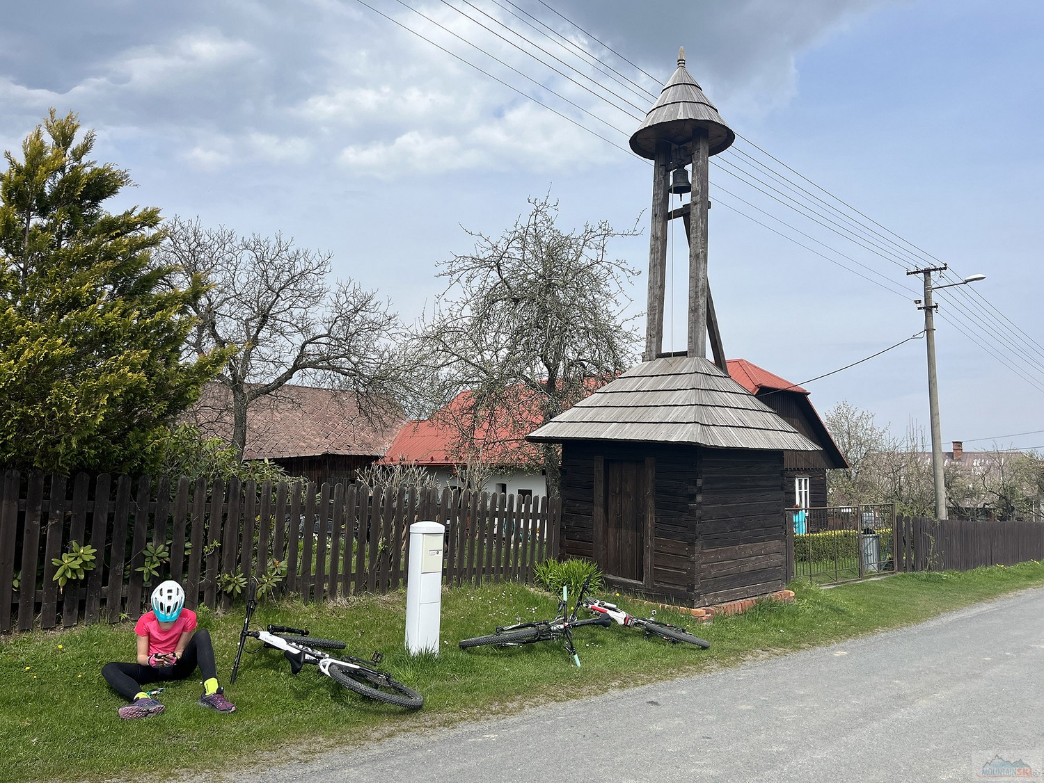 Odpočinek u zvonice na Lazech