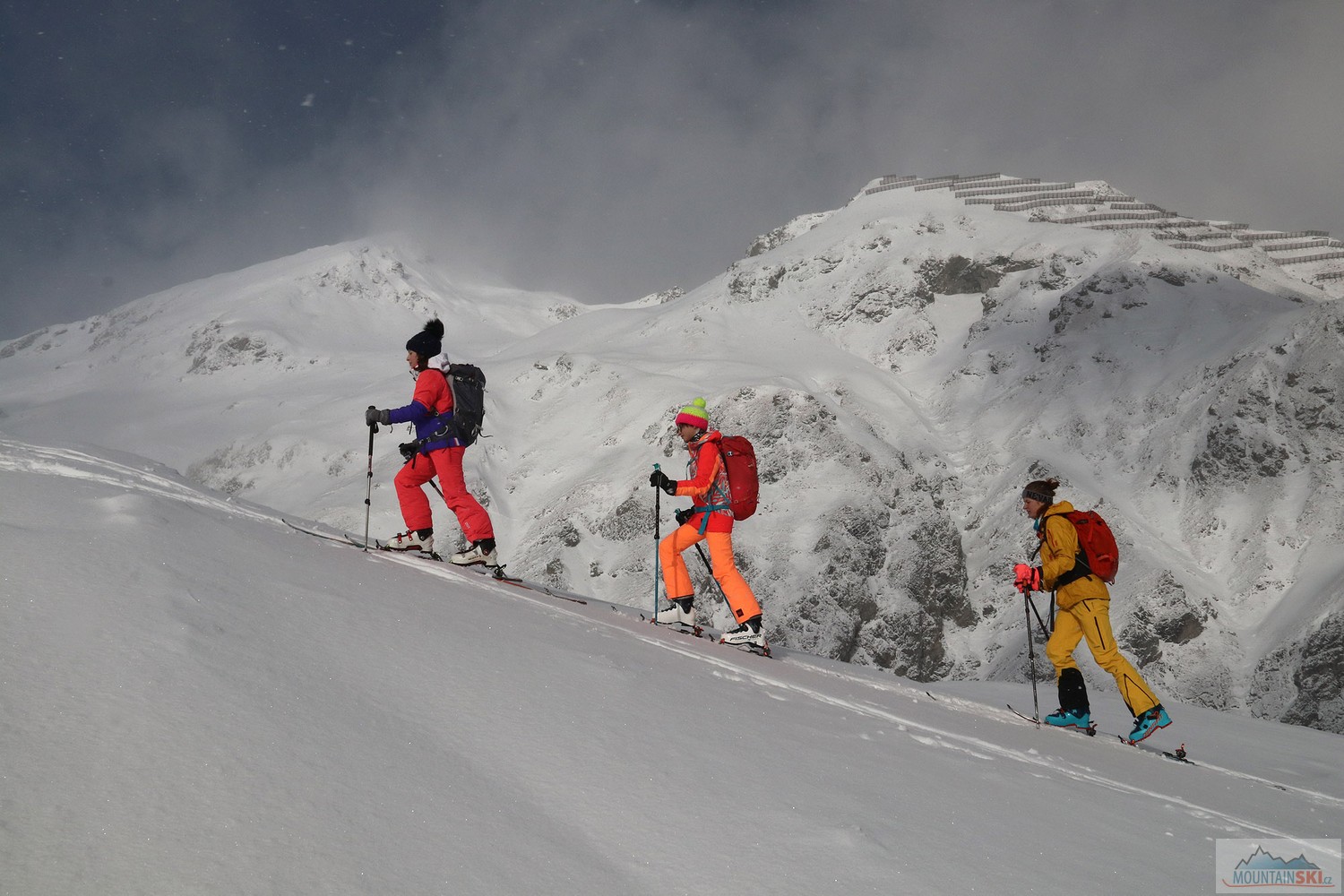 #skimokids při výstupu nad švýcarským Davosem