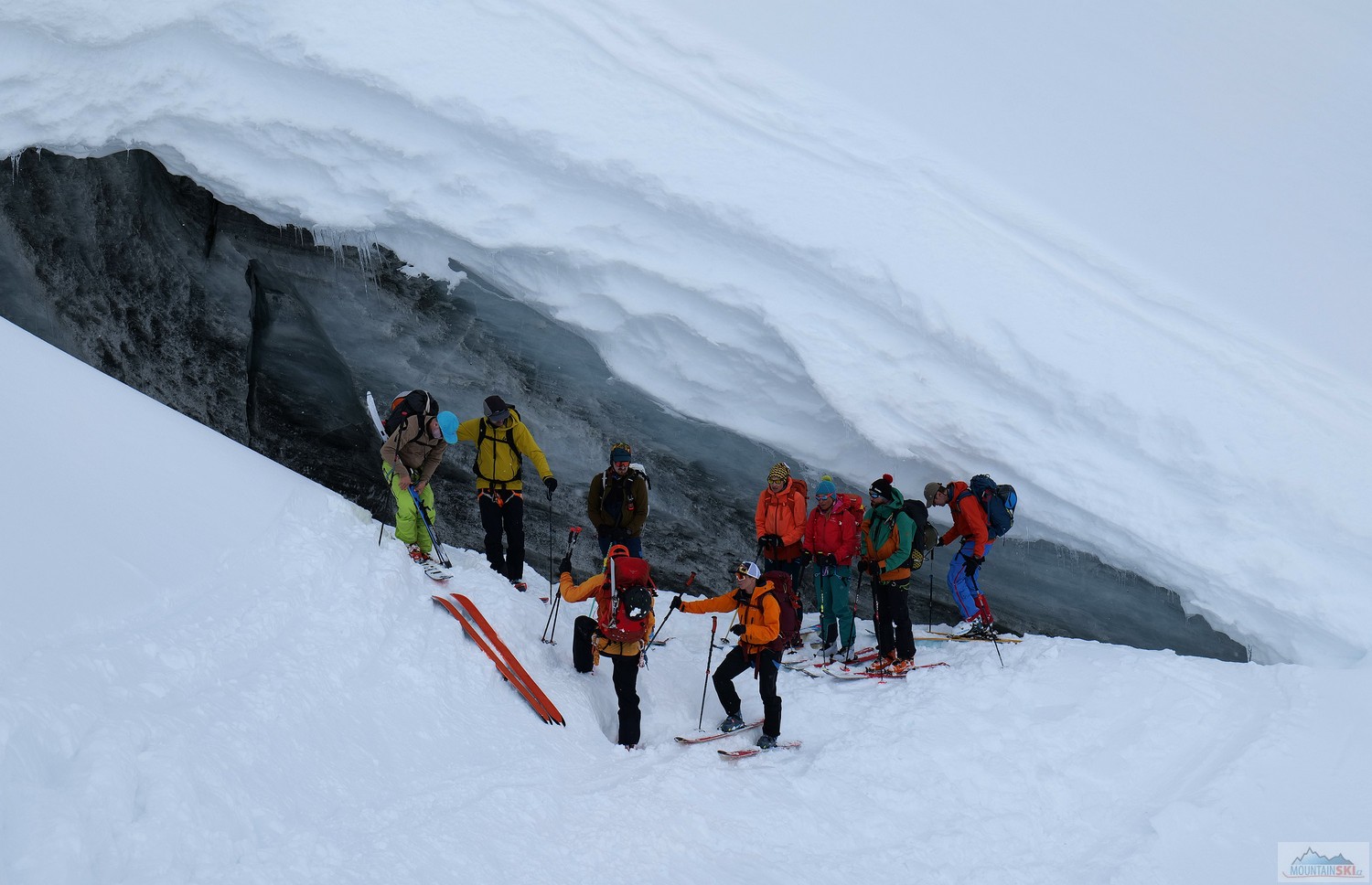 Na ledovcovém Icefall traverse v Britské Kolumbii v dubnu 2023