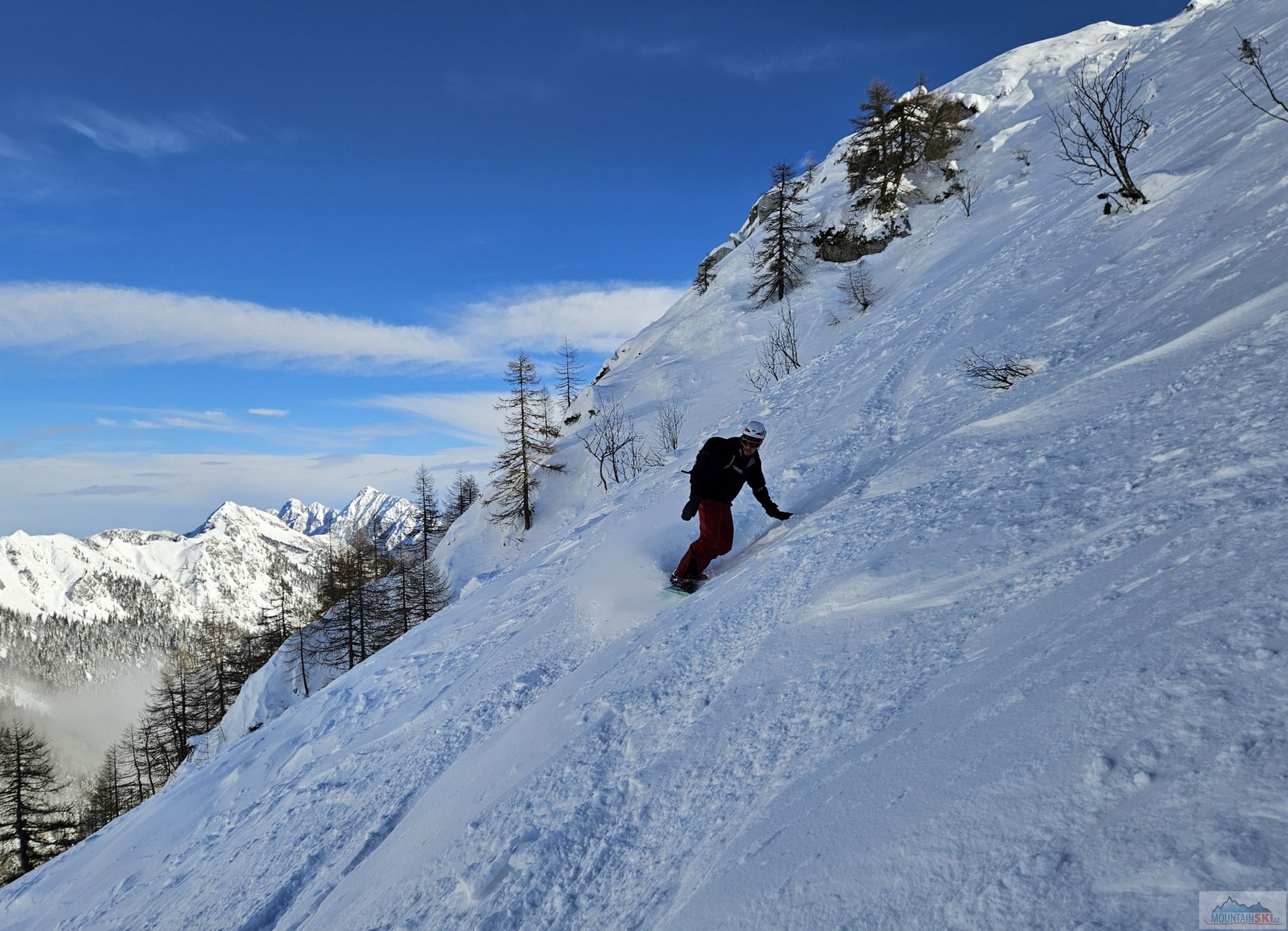 Dole kopcom na splitboardu