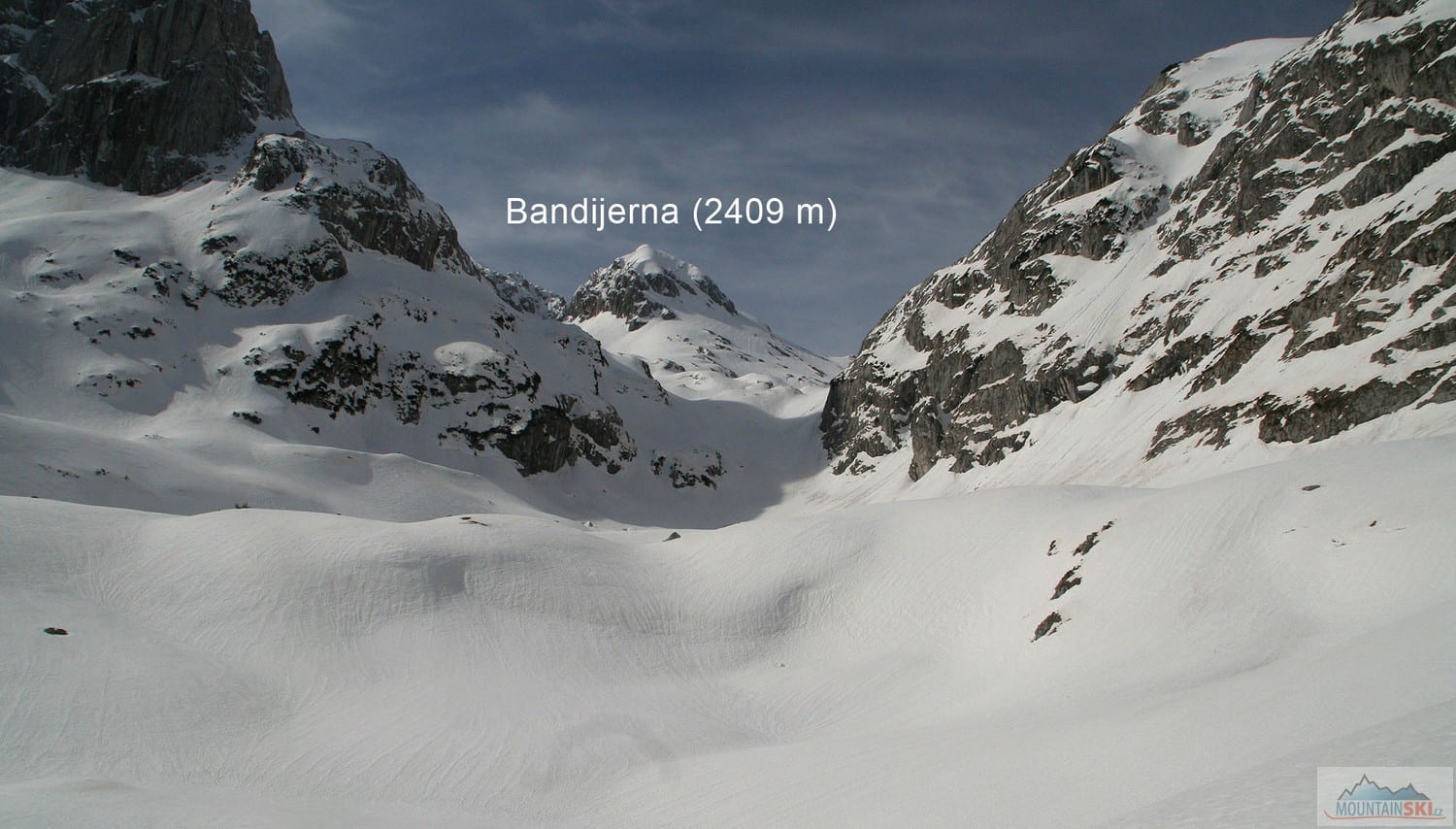 Pohled z údolí Lokvice na Bandijernu (2409 m)