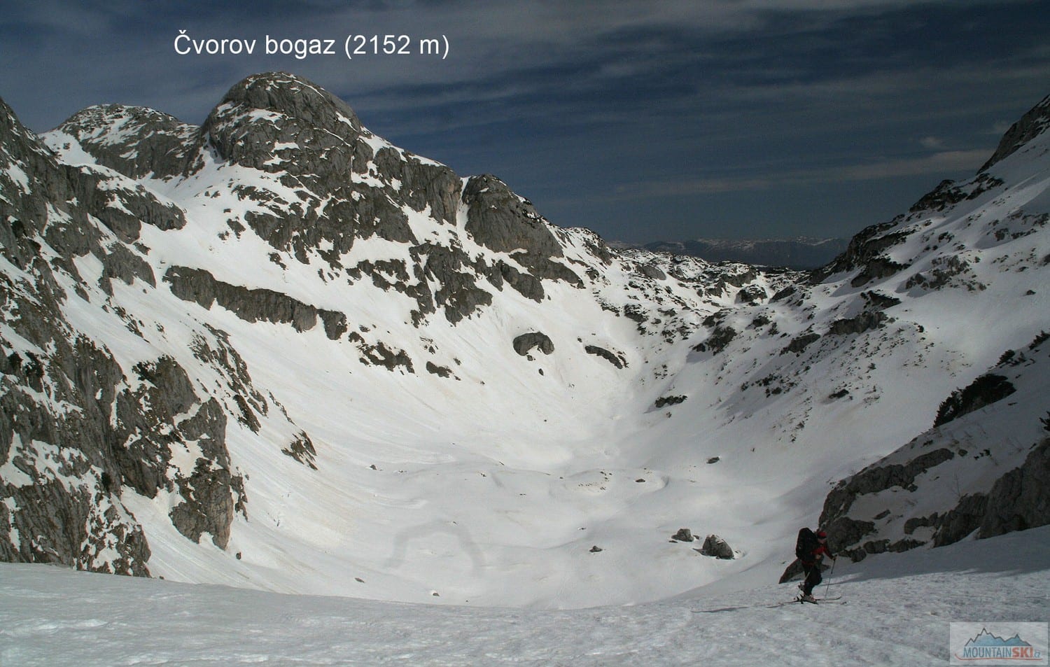 Pohled zpět z výstupu do sedla Trojni prevoj (2245 m)