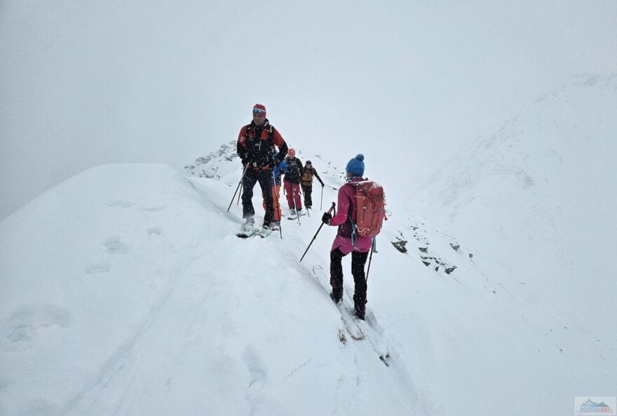 Výhled z vrcholu Ortberg (2401 m) na výstupový hřeben
